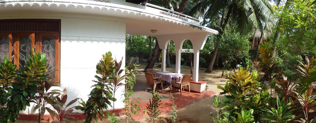 Little White House Hotel Triquinimale Exterior foto