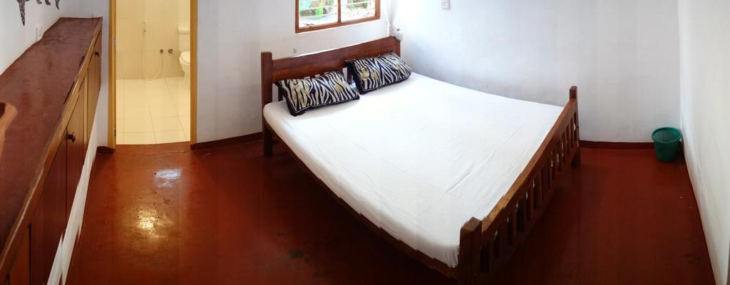 Little White House Hotel Triquinimale Exterior foto