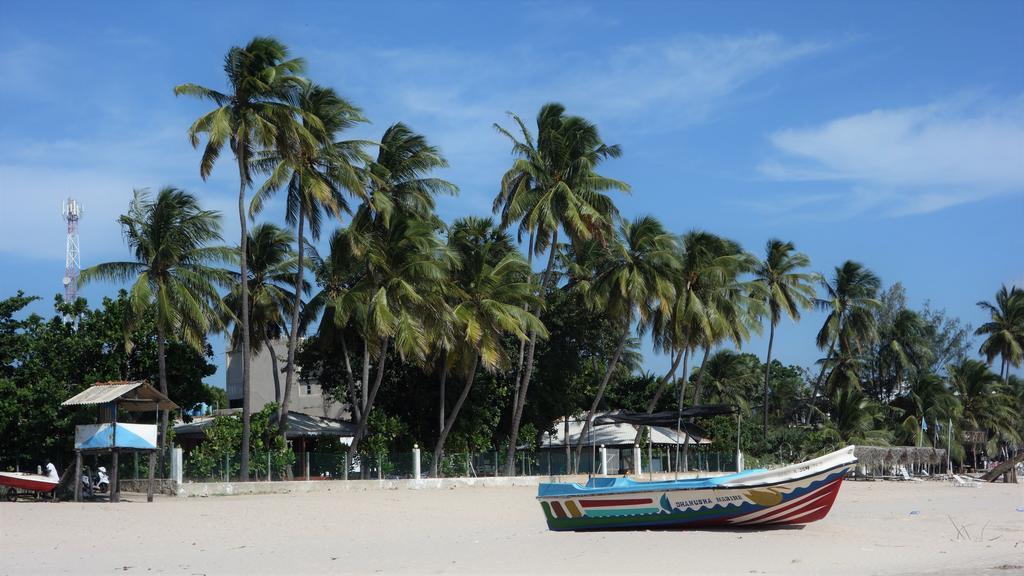 Little White House Hotel Triquinimale Exterior foto
