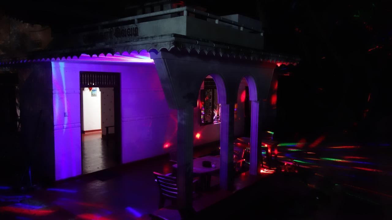 Little White House Hotel Triquinimale Exterior foto