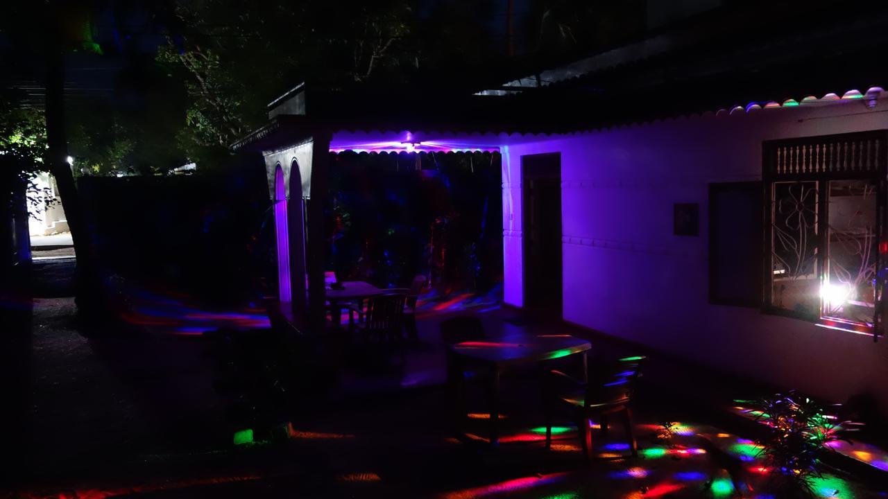 Little White House Hotel Triquinimale Exterior foto
