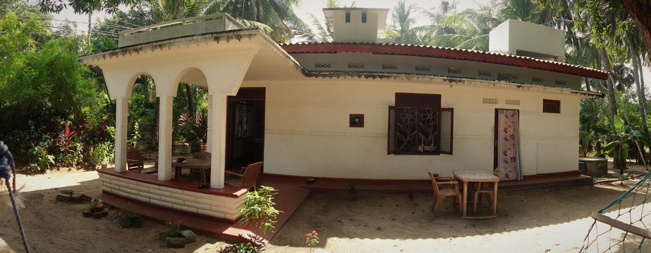 Little White House Hotel Triquinimale Exterior foto